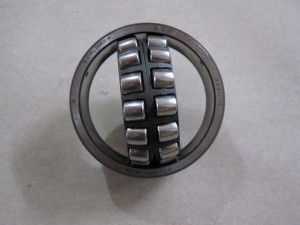 Chrome Steel Spherical Roller Bearing 22211E1 High Precision DIN 635-2 Self Aligning